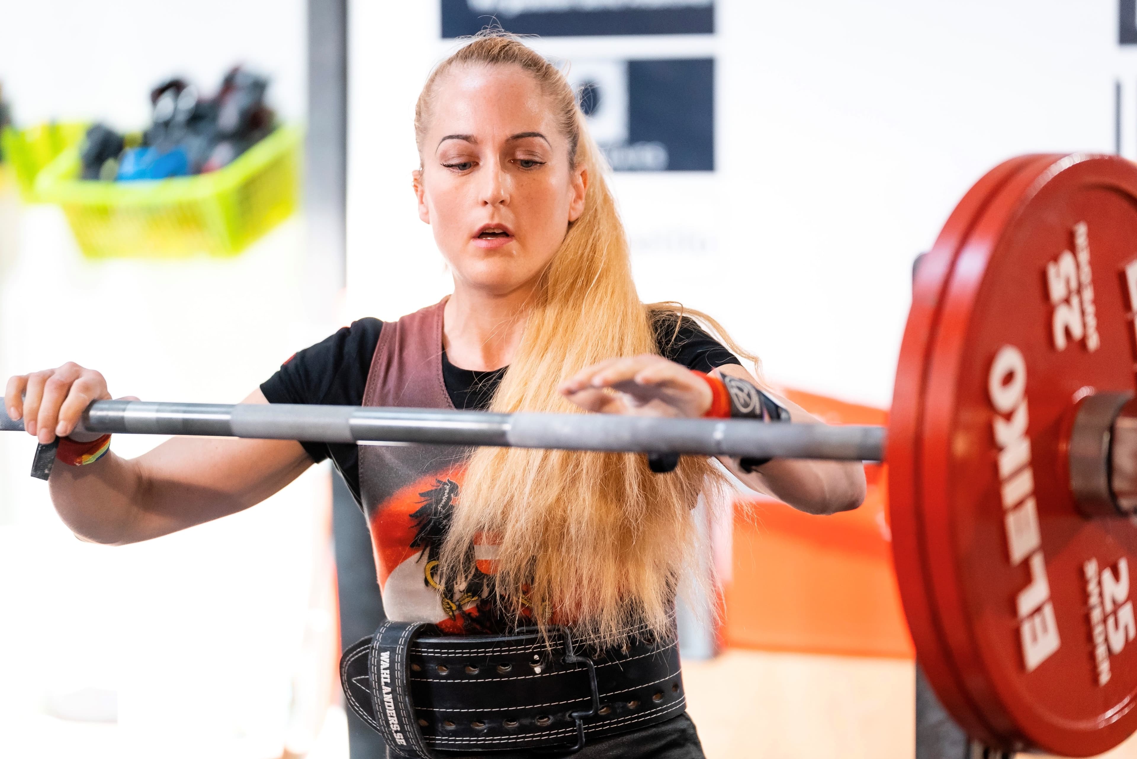 Powerlifting Training Stahlbox Linz - Barbara Gapp Staatsmeisterin beim Kreuzheben